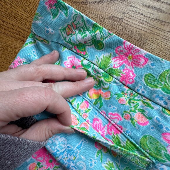 Lilly Pulitzer x Disney Parks Buttercup Shorts Lilly Loves Disney Size 2 - Picture 11 of 14